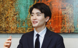 スーツ姿の女性社員の写真
